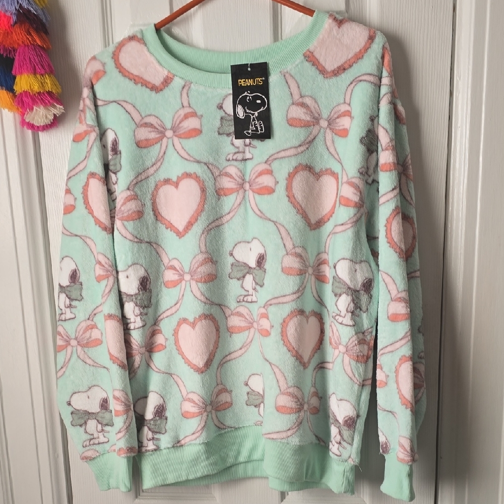 NWT Peanuts Snoopy Pastel PLUSH PAJAMA SET Sweatshirt and Shorts